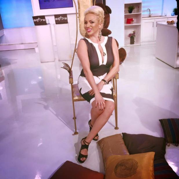 Ce ascund cei doi ? Ştefan Stan a sărutat-o &icirc;n direct pe Rocsana Marcu