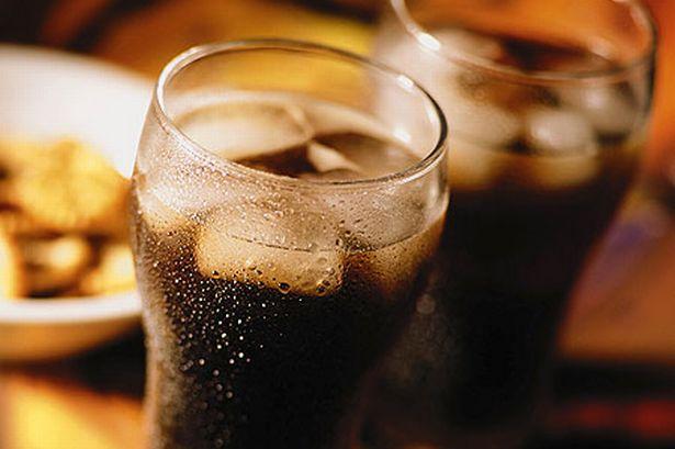 A băut zece doze de cola pe zi timp de o lună. Rezultatele au fost catastrofale pentru organism!