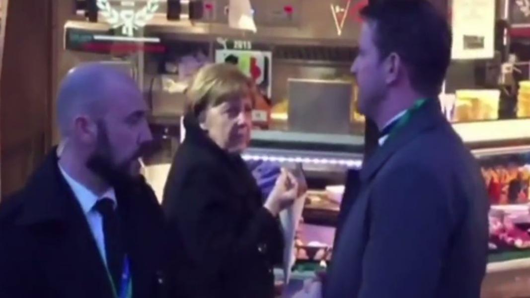 Cancelar la coadă. Angela Merkel a poftit la cartofi părjiți