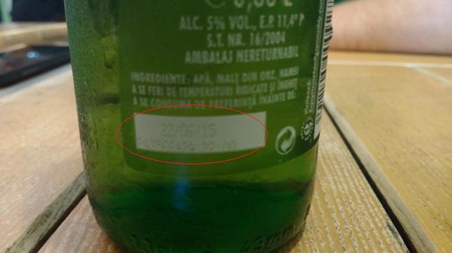 Revoltă pe Facebook, după ce clienții unui bar au fost serviți cu bere care expirase acum șase luni