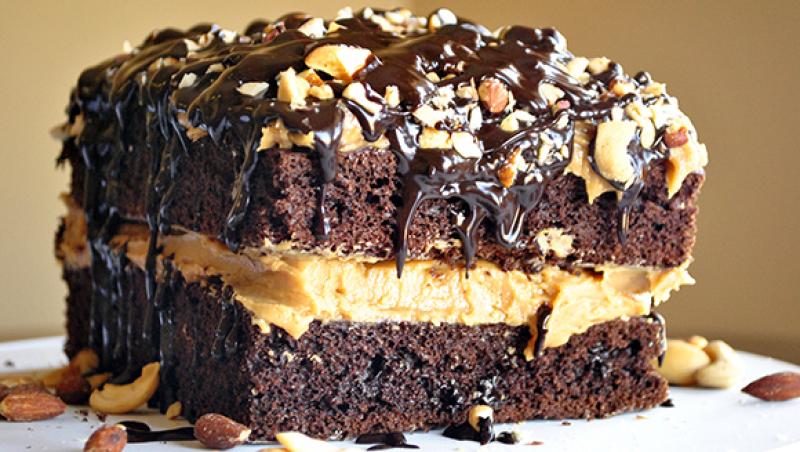 Răsfaţă-te cu un desert sănătos, care ține la silueta ta! Trebuie să încerci această prăjitură delicioasă, cu nuci şi ciocolată amăruie