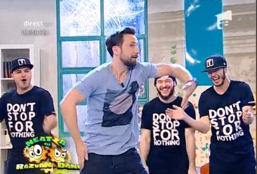 Băi băiatuleeee!? Răzvan și Dani chiar se pricep la breakdance! Demonstrație de zile mari &icirc;n platou la "Neatza"