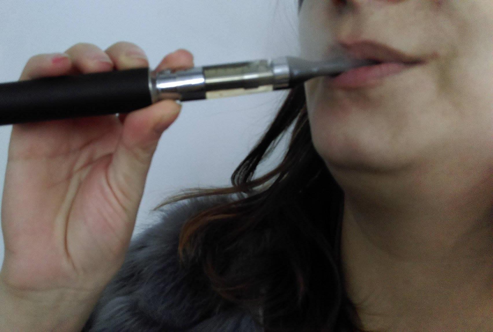 Imagini ULUITOARE. Țigara electronică,  un pericol public?! Un bărbat a fost rănit după ce i-a explodat &icirc;n buzunar