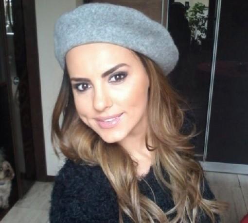 Foto WOW! O nouă schimbare de look! Lavinia P&acirc;rva, mai blondă dec&acirc;t o ştiam: "&Icirc;ţi stă mai bine aşa!"