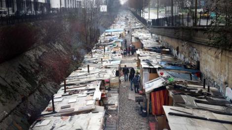 400 de romi au fost evacuaţi din Paris: "E mai bine decât în România". Ce afirmaţii au făcut despre ţara noastră