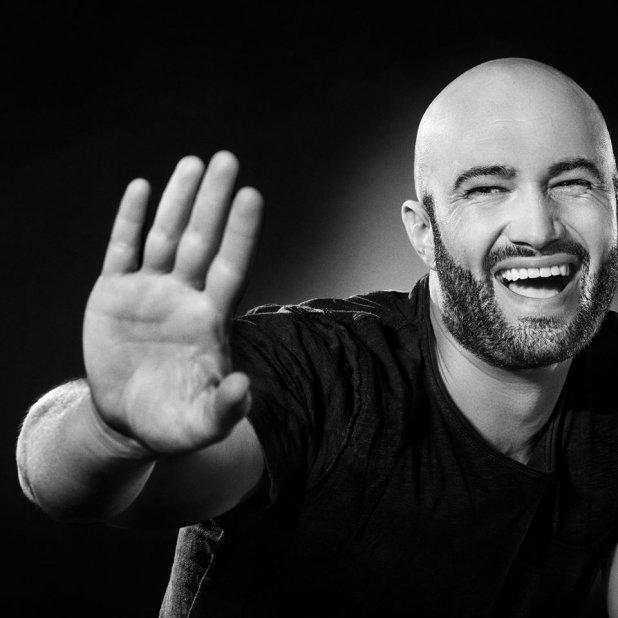 Bendeac &rdquo;&icirc;mbulinat&rdquo;. Vedeta a atras toate privirile &icirc;ntr-un centru comercial!