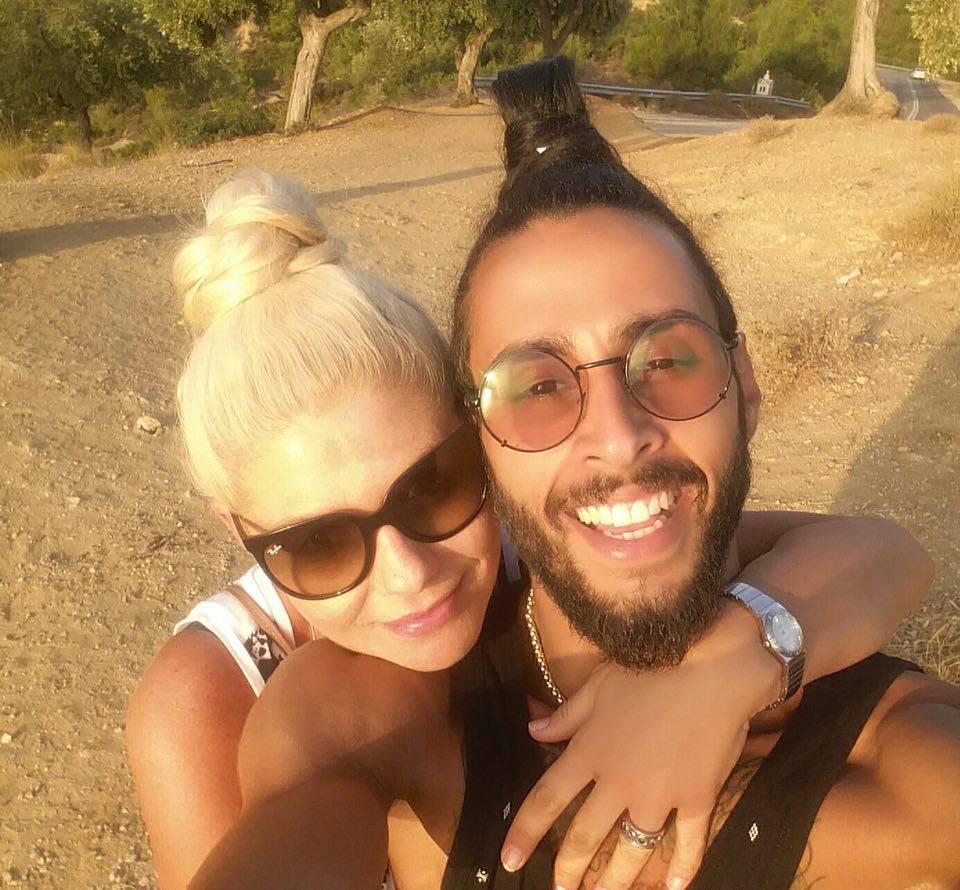 Cadoul extraordinar primit de Adina de la Heaven şi Glance din partea fanilor! Vezi ce anume a făcut-o pe solistă să-i tresară inima de emoţie!