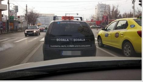 Mesajul unui instructor auto din Iași a lăsat trecătorii cu gura căscată!