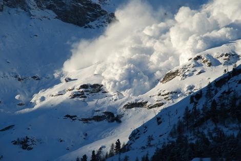 Avalanșă în Alpii austrieci: Valul de zăpadă a lovit două grupuri de aplinişti. Cel puţin cinci morţi şi 13 răniţi