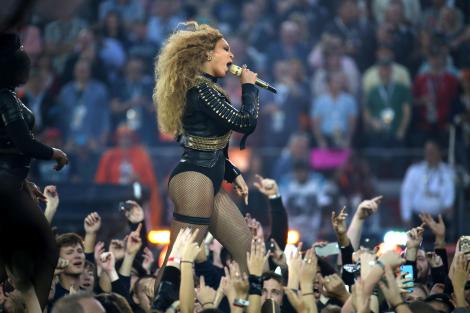 Beyonce a cheltuit cinci milioane de dolari pentru 30 de secunde de reclamă! Vedeta a făcut un show incendiar la Super Bowl!