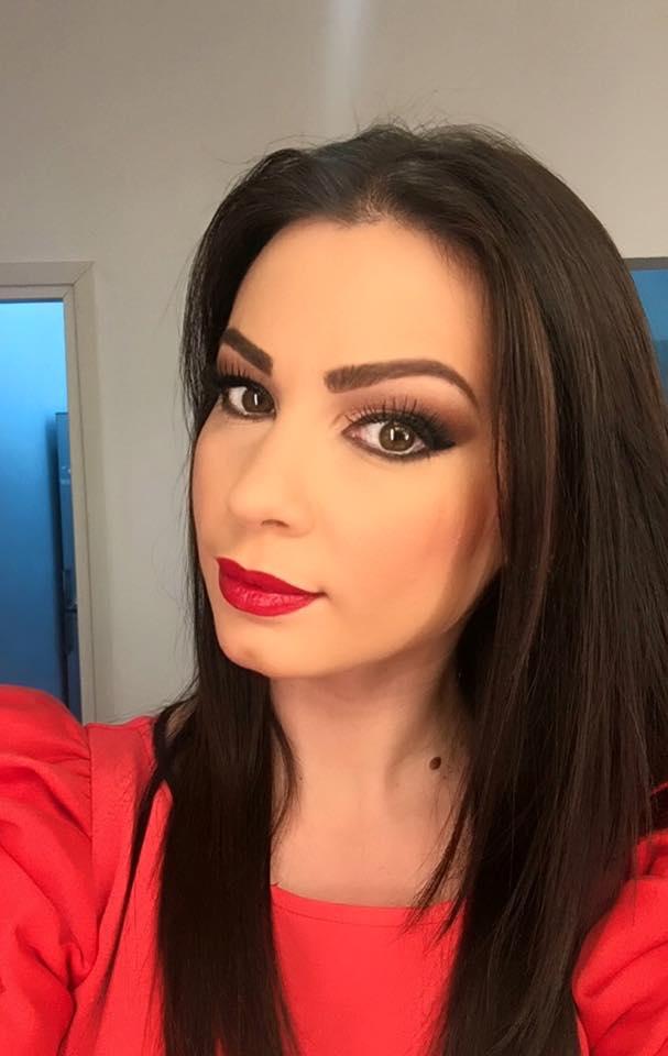 &Icirc;i stă bine cu un copil &icirc;n brațe! Iuliana Luciu a trecut testul biberonului, &icirc;n direct!