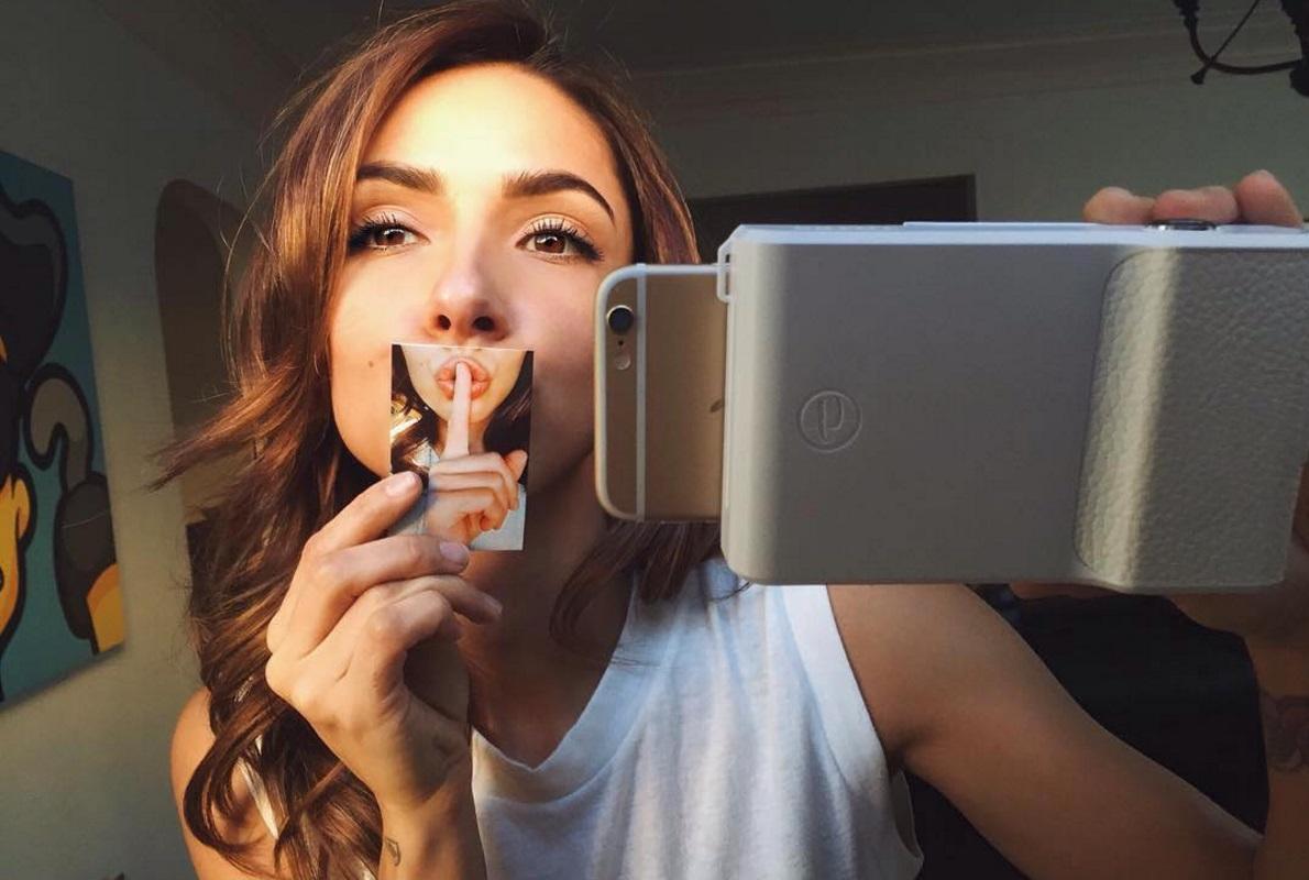 Moment așteptat de milioane de oameni! De acum poți printa pozele cu husa telefonului!