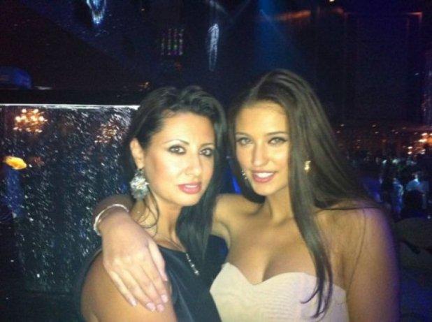 Da, femeia asta e bunică! Familia Antoniei s-a reunit, iar mama artistei, Denise, și-a luat &icirc;n grijă nepoții: Imagine ADORABILĂ