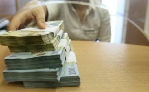 Rom&acirc;nii care vor credite sunt avertizați: &bdquo;E periculos. Se poate transforma &icirc;ntr-un disconfort&rdquo;