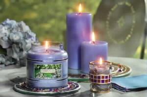 TEST! &Icirc;ți plac lum&acirc;nările parfumate? Ce spune culoarea lor despre personalitatea ta