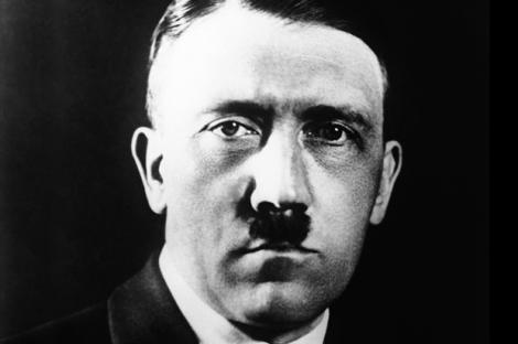 S-a descoperit secretul. Motivul incredibil pentru care Hitler își tundea mustața în stilul periuță!
