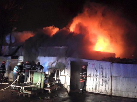 BREAKING NEWS. Incendiu violent în piaţă Moghioroş din Capitală