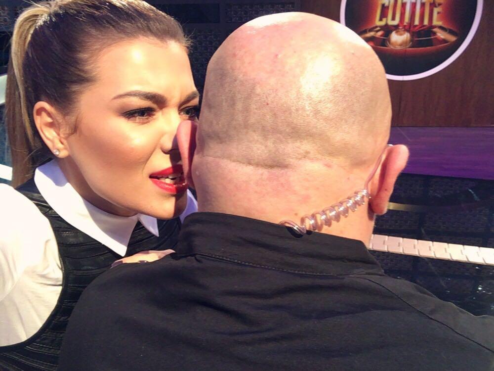 Gina Pistol, sexy &icirc;n bucătărie. A făcut un desert delicios și a cerut o părere de Chef. Cum a jurizat Chef Cătălin Scărlătescu farfuria ei