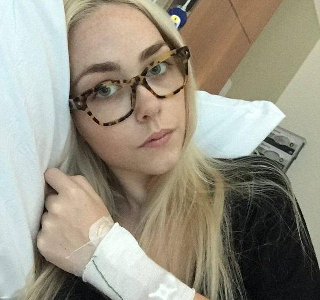 O t&acirc;nără are cea mai bizară alergie din lume! Medicii sunt depășiți de situație!