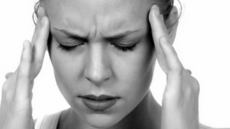 Nu mai ştii ce să faci să scapi de migrene? Încearcă băutura naturală care "îţi ia" durerea într-un minut