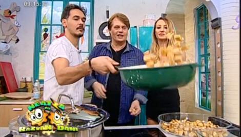 Dacă n-ar face televiziune, ar putea deveni chef! Răzvan are îndemânări de bucătar: Iată-l în acțiune!