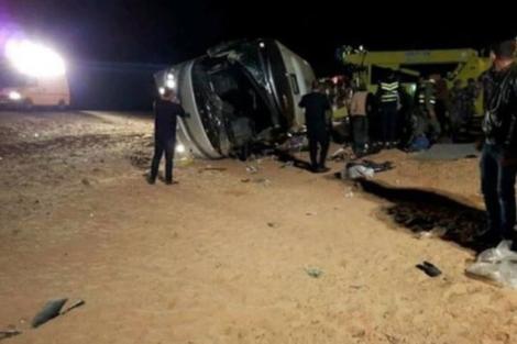 Un autocar cu pelerini aflat în drum spre Mecca s-a răsturnat în Iordania. Cel puţin 16 oameni au murit