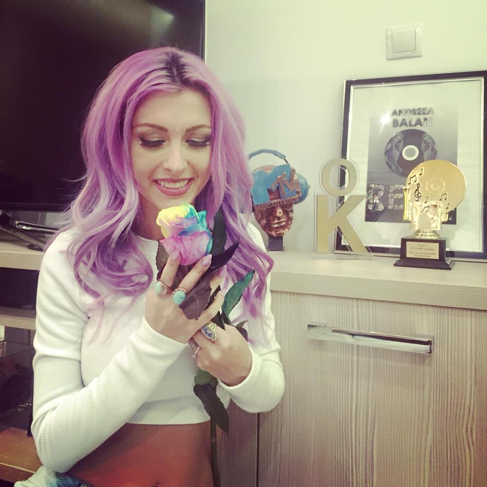 FOTO! Andreea Bălan, mai SEXY ca niciodată. A pozat &icirc;n BUSTIERĂ la doar 5 GRADE