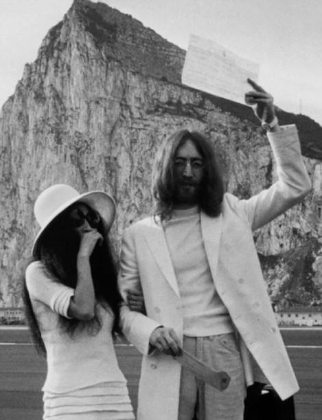Cum a fost la nunta lor, acum 37 de ani? Imagini de poveste din ziua în care John Lennon și Yoko Ono au zis ,,DA”!