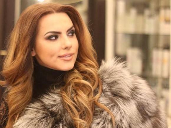 Foto! Lavinia P&icirc;rva nu se mai satură de schimbări! Frumoasa c&acirc;ntăreaţă face furori cu noul look