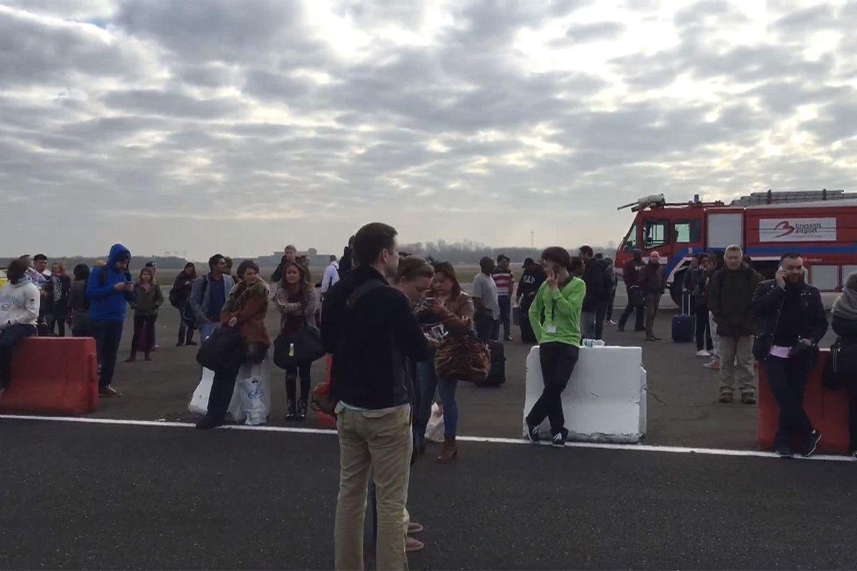 O clujeancă a fost martoră la exploziile din aeroport. &rdquo;E carnagiu. Oameni fără m&acirc;ni, fără picioare! Am pl&acirc;ns și m-am mai liniștit!&rdquo;