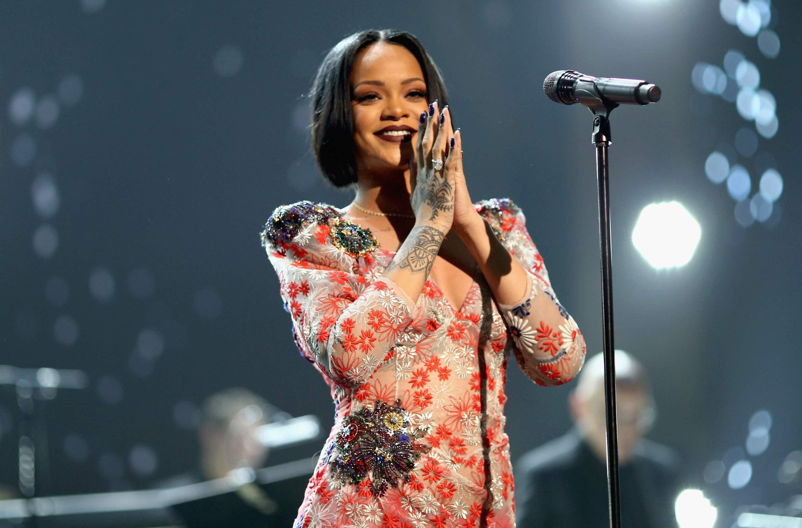 Este oficial! Rihanna vine &icirc;n Rom&acirc;nia la vară! C&acirc;nd se vor pune &icirc;n v&acirc;nzare şi c&acirc;t costă biletele