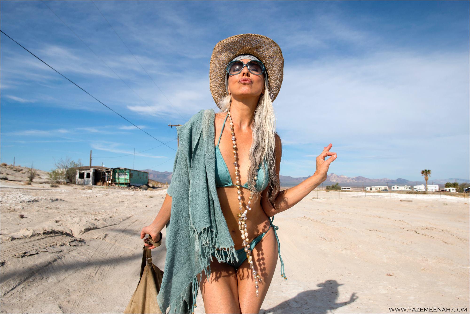 Crezi că ghicești v&acirc;rsta acestei femei? O să ai parte de un șoc! Arată ca o adevărată zeiță și &icirc;nnebunește bărbații din &icirc;ntreaga lume!