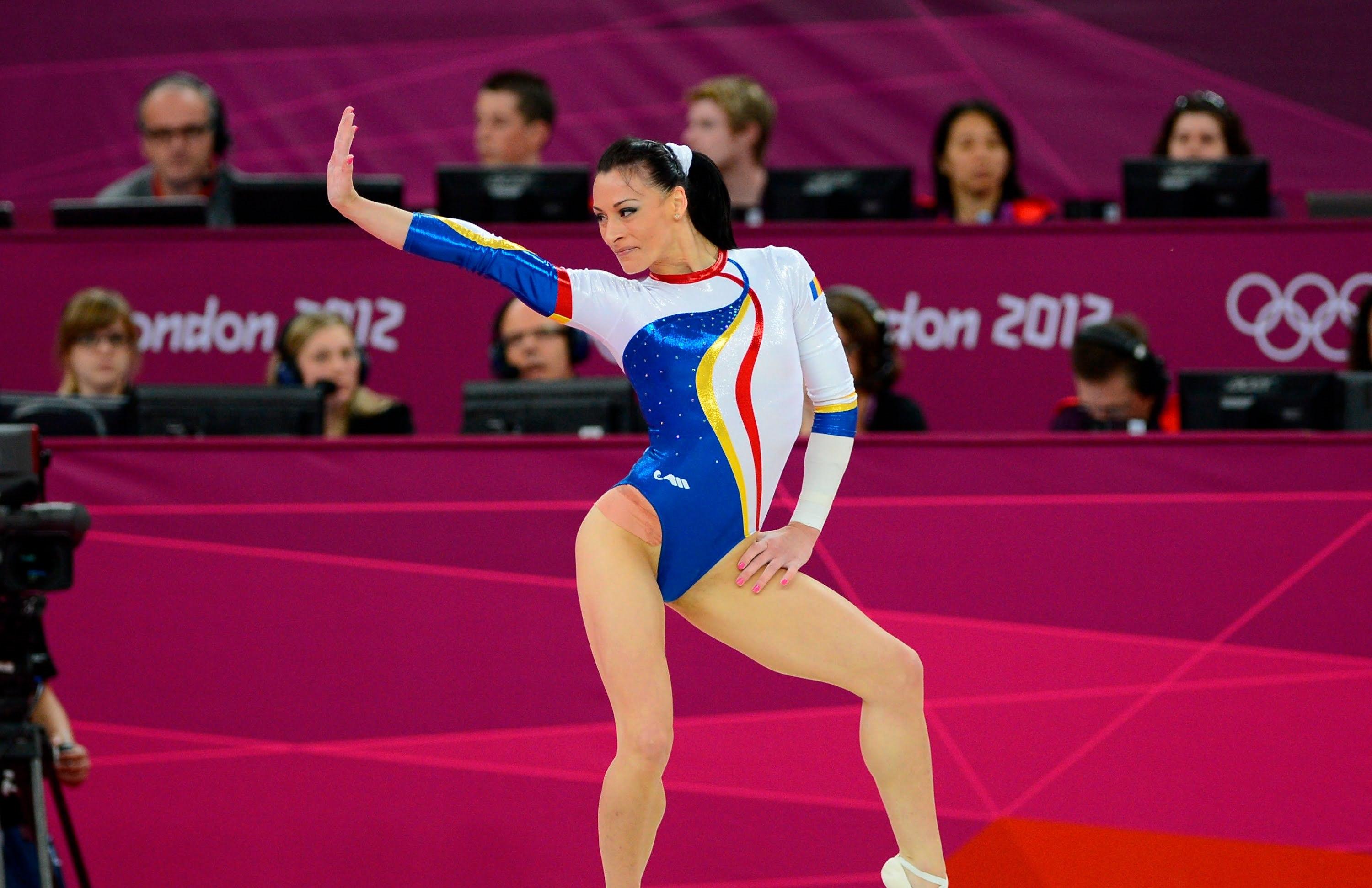 Felicitări! Cătălina Ponor, medalie de aur la b&acirc;rnă, iar Diana Bulimar argint la sol la Cupa Mondială de la Doha