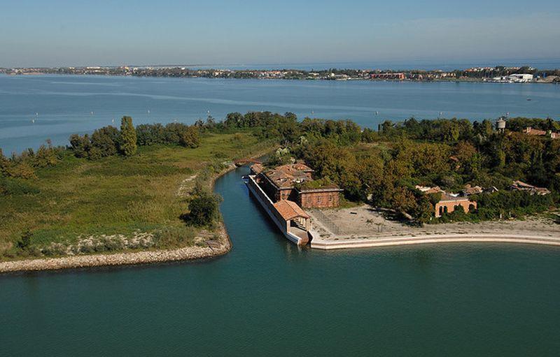 Poveglia, insula unde peste 160.000 de oameni şi-au găsit sf&acirc;rşitul. Mii de fantome o b&acirc;ntuie de sute de ani