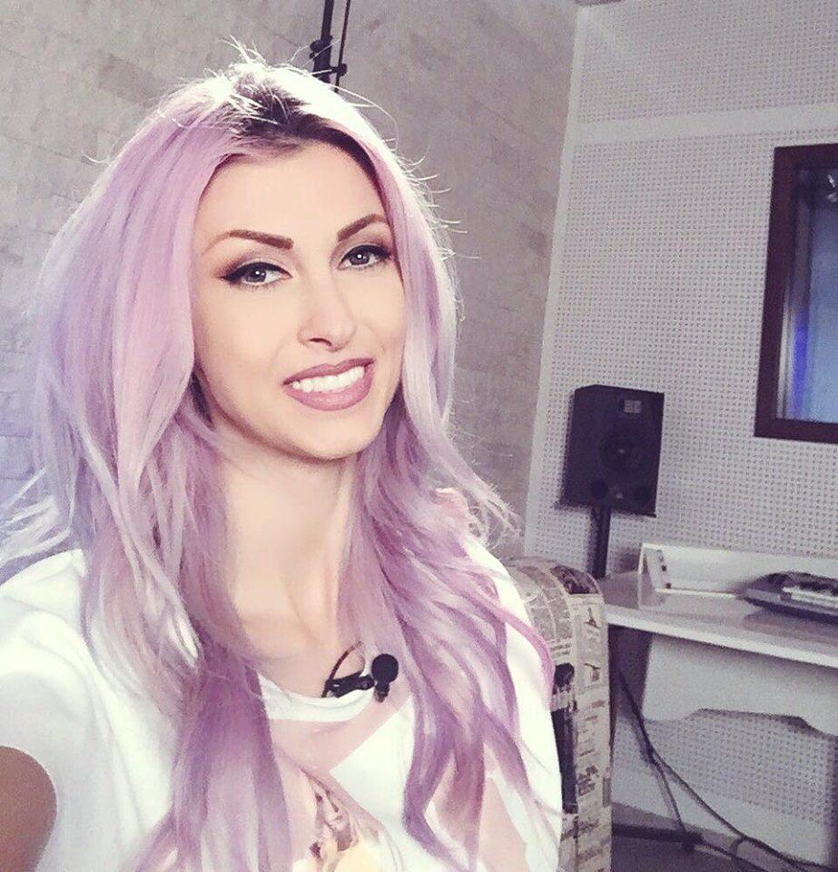 Foto! Şi-a uimit, din nou, fanii! Părul Andreei Bălan, un adevărat CURCUBEU