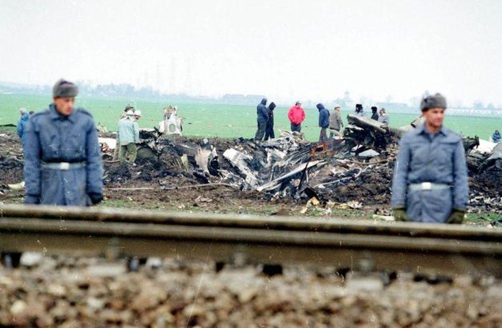 22 de ani de la cel mai grav accident aviatic din Rom&acirc;nia. Baloteștiul a rămas &icirc;n istoria neagră, cu 60 de vieți pierdute: &rdquo;Zburau m&acirc;ini și picioare!&rdquo;