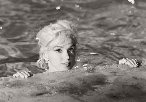 GALERIE FOTO! Ce însemna sexy în 1962. Marilyn Monroe în cel mai provocator pictorial al tuturor timpurilor, făcut în anul dispariției ei