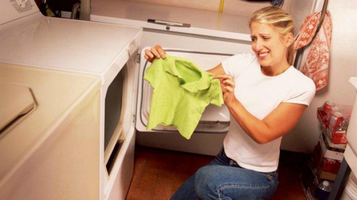 Ți-au intrat la apă bluza preferată sau șosetele din l&acirc;nă? Truc genial: iată cum le aduci la dimensiunile inițiale