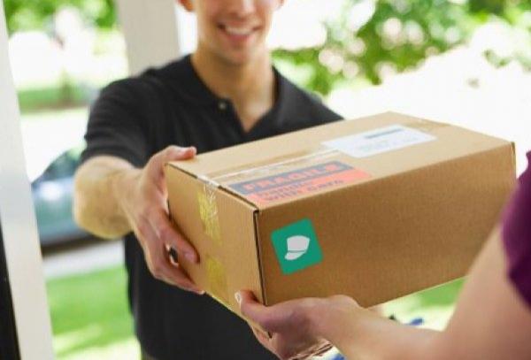 Un bărbat a comandat un iPhone 6s online, dar c&acirc;nd a deschis cutia era să &icirc;i stea inima &icirc;n loc! A cerut imediat un cuțit!