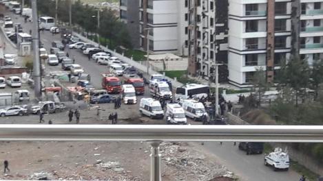 Cel puțin 14 răniți într-o atac cu mașină-capcană la Diyarbakir, în Turcia!