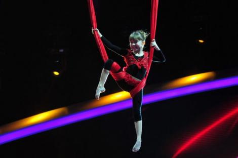 Denisa Pedolu ne-a cucerit cu numărul spectaculos de acrobaţie cu eșarfe! Ea a fost aleasa publicului și merge în marea finală "Next Star"