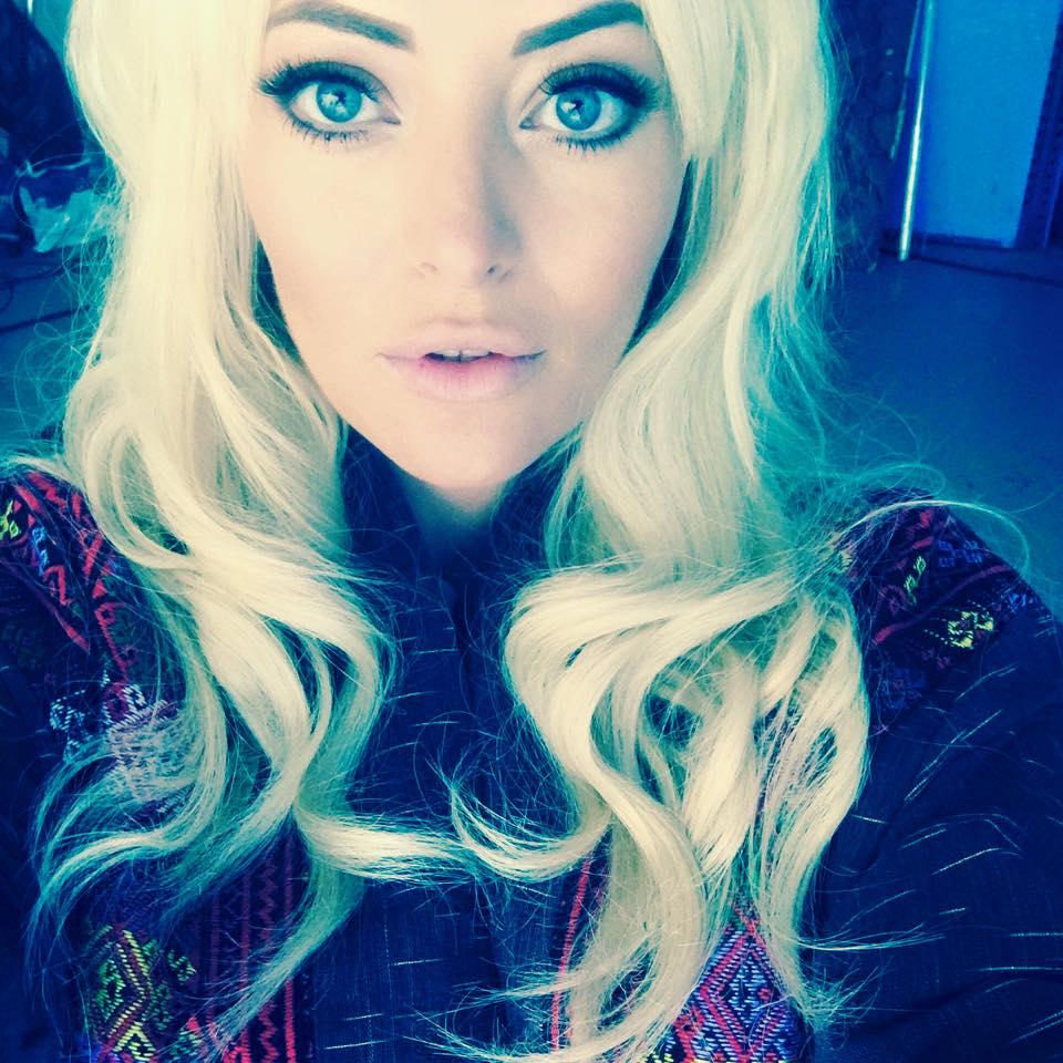 Foto! Aşa arată Delia fără machiaj! Jurata iUmor şi X Factor le dă tuturor c&acirc;rcotaşilor peste nas