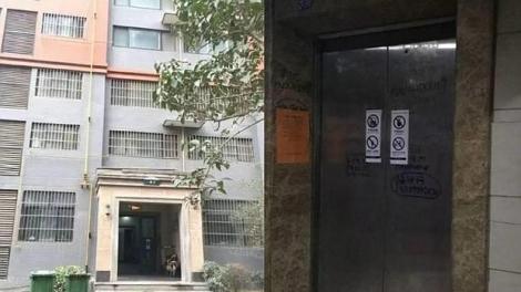 O chinezoaică a murit după ce a fost uitată într-un ascensor 30 de zile! Doreii asiatici au tăiat curentul și au plecat acasă!