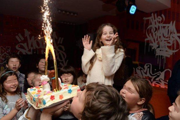 Monica, unde ești ca s-o vezi? Irina Columbeanu, alături de tatăl său, pentru prima dată la o emisiune. Moderatorul, uimit de inteligența fetei