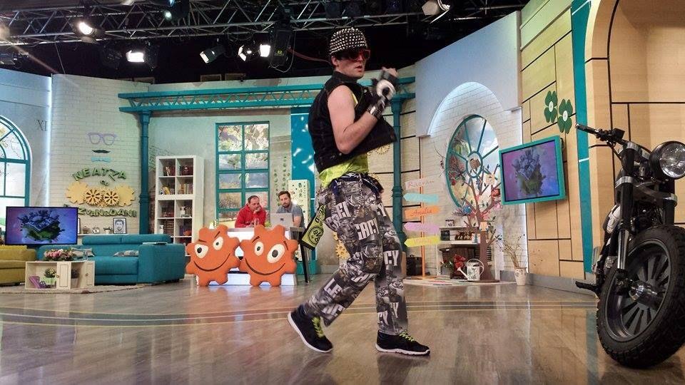 Pipino de Rom&acirc;nia, SHOW total la Neatza! Răzvan nu s-a putut abţine: &rdquo;Cred că ai uitat să respiri!&rdquo;