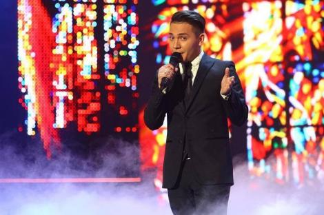 Povestea învingătorului  de la „X Factor”. Florin Răduță, tânărul care nu câștigase un premiu nici la „pufuleții cu surprize”!