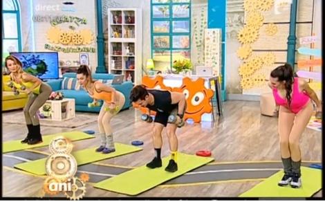 WOW! Fetele de la Neatza &icirc;și lucrează coapsele cu mișcări provocatoare. Cum au fost surprinse