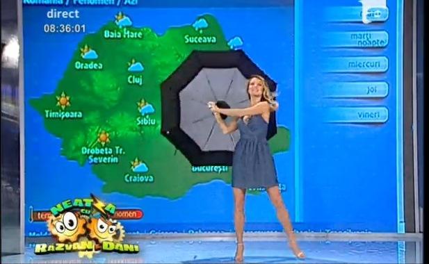Parcă zboară! Flavia a făcut cel mai grațios dans cu umbrela pe melodia &rdquo;Singin' in the Rain&rdquo;