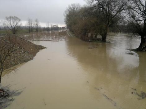 Cod portocaliu de inundații pe afluenți ai râului Olt de pe raza județelor Brașov și Olt