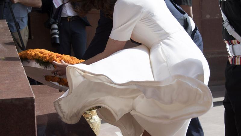 FOTO: Kate Middleton, o Marilyn Monroe a zilelor noastre! Vântul i-a creat probleme ducesei de Cambridge